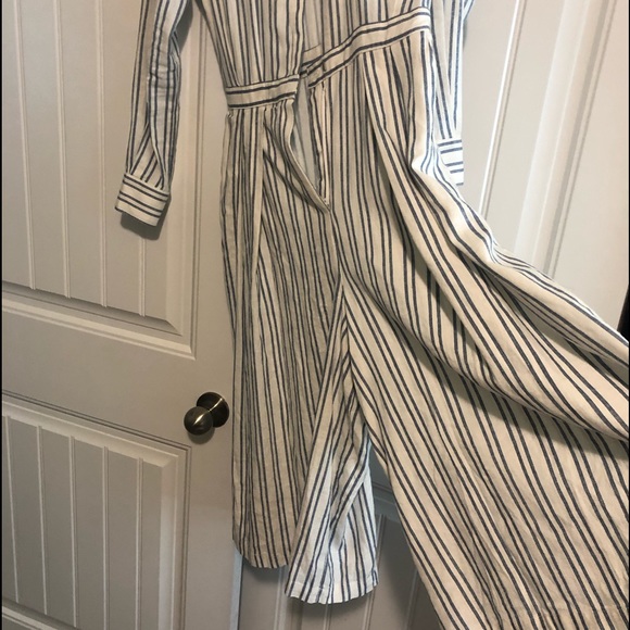 Wide-leg Jumpsuit - Picture 2 of 4